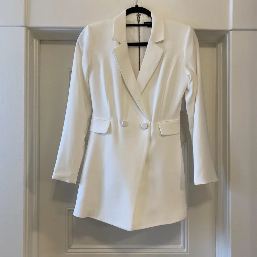 NWT Alice + Olivia Kyrie White Tuxedo Skort Romper - Size 2 - Picture 8 of 13